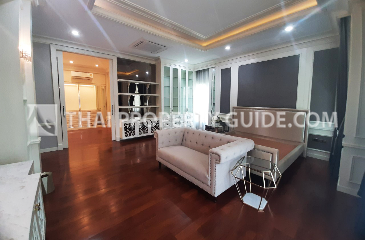 House with Shared Pool in Other 